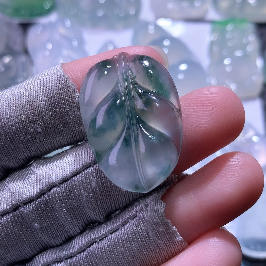 翡翠未镶嵌颈饰叶子