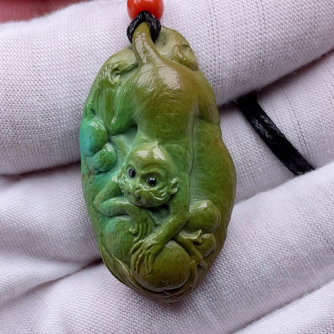 绿松石配饰未镶嵌安***王