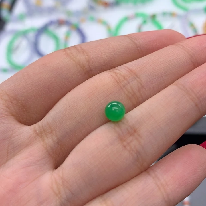 翡翠手镯未镶嵌翡翠