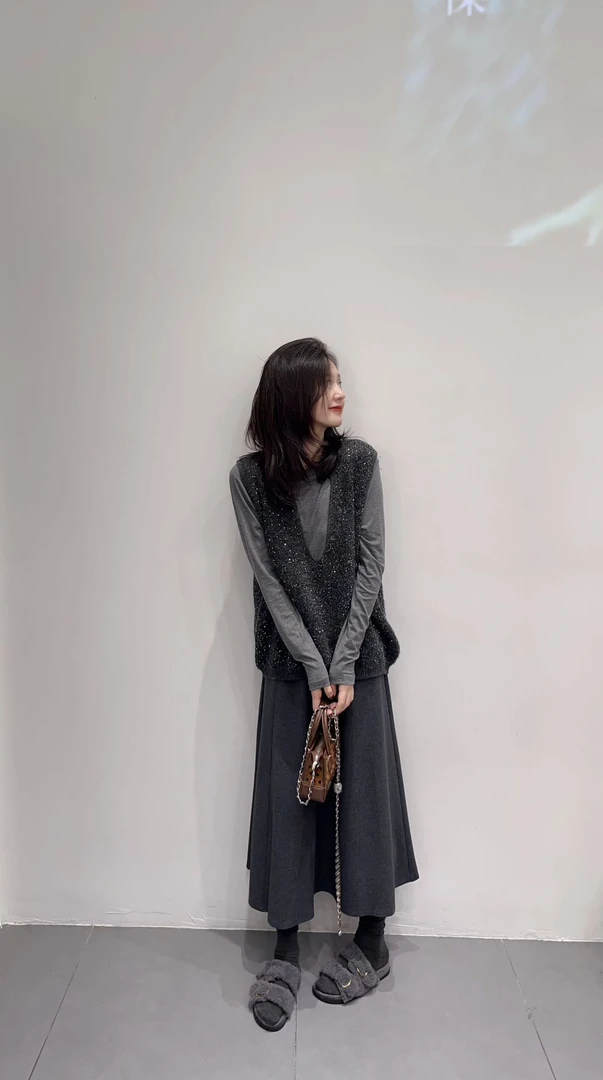 早秋别致漂亮衣服显瘦内搭气质女装套装高级感马甲休闲百搭裙子