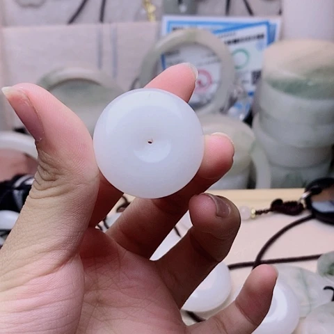吊坠(赠链)未镶嵌石英质玉