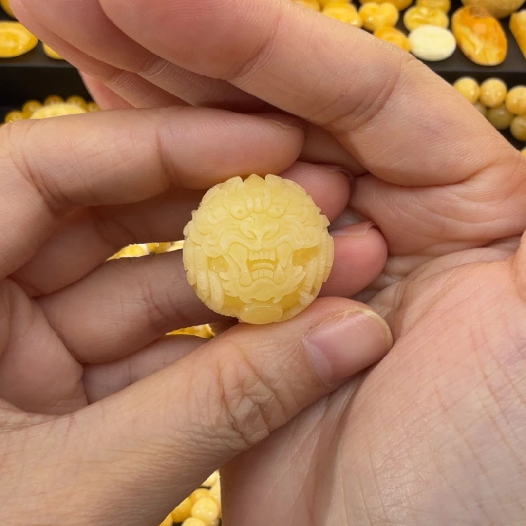 琥珀未镶嵌裸石24MM龙珠