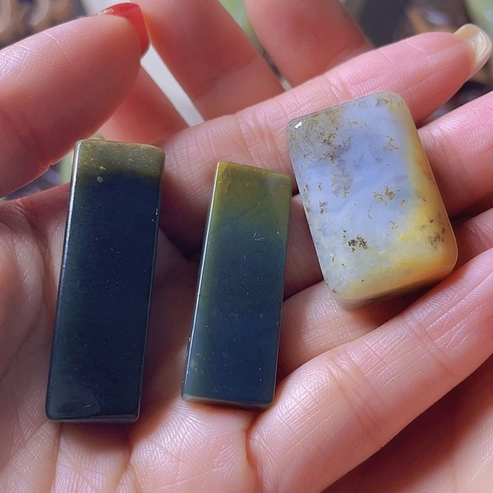 未镶嵌岫岩河磨玉（透闪石质玉）把件