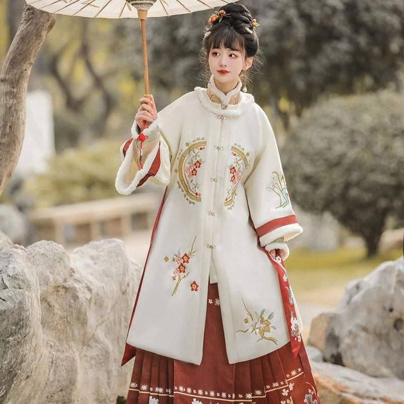 汉服女中国风圆领披袄秋冬季保暖立领新年战袍对襟马面裙套