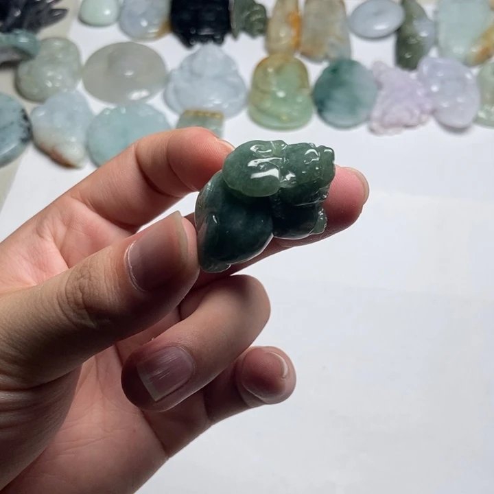 翡翠未镶嵌颈饰貔貅24