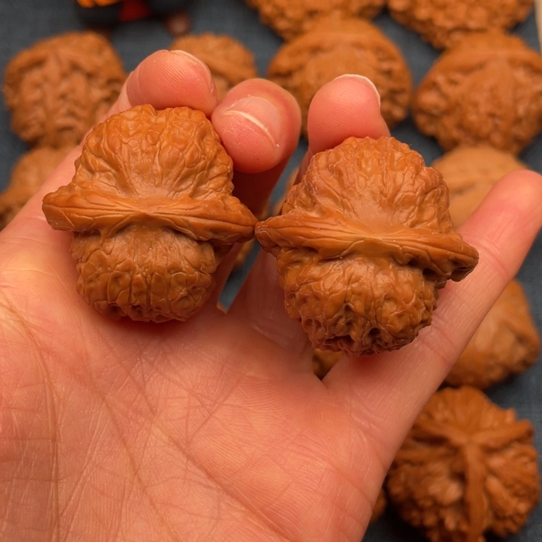 文玩核桃把件35精品血麒麟