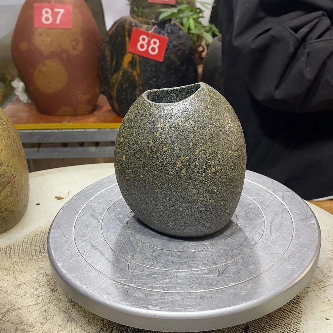 雕***技石头花瓶非常漂亮哦