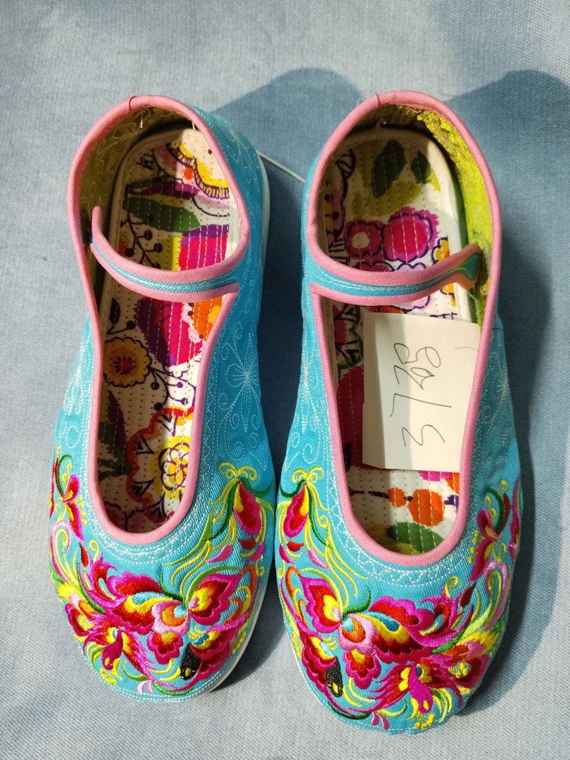 民族风植物花卉刺绣鞋