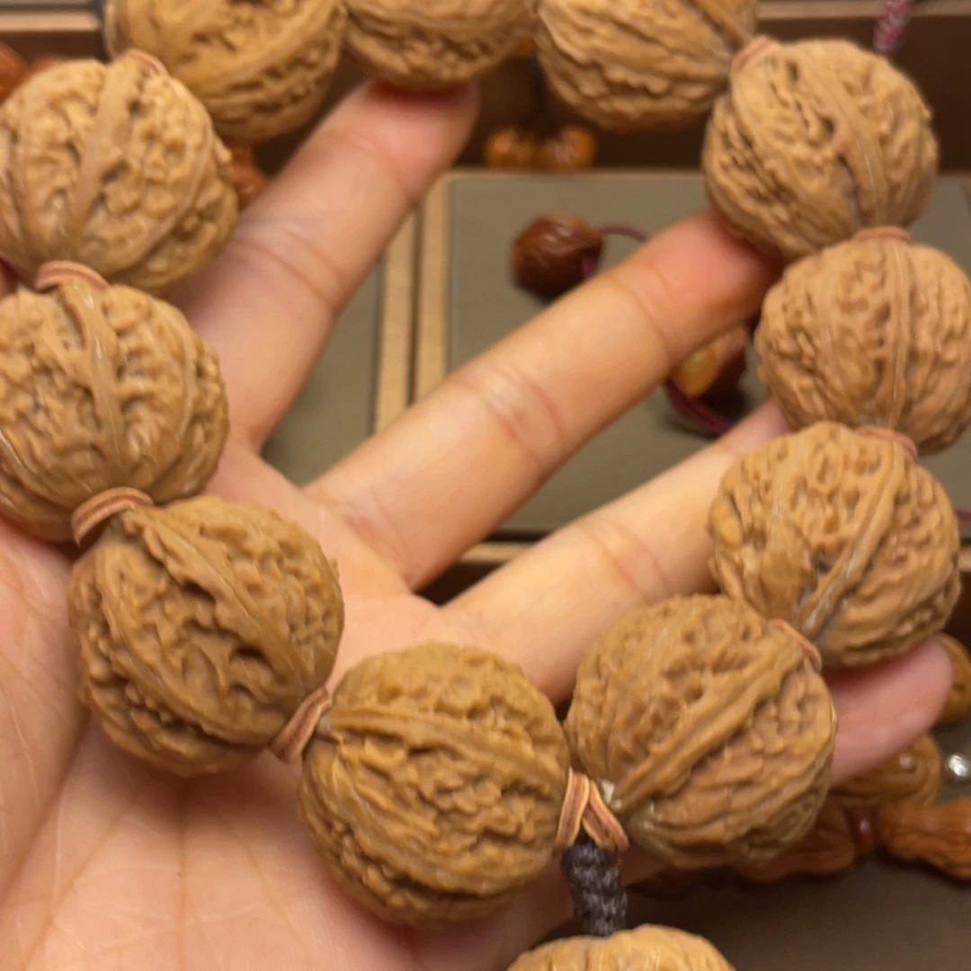 风***人手串桃核龙纹桃核39