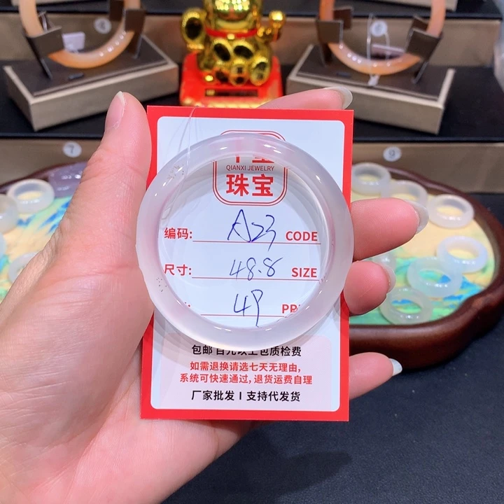 玛瑙/玉髓手镯未镶嵌梧****?