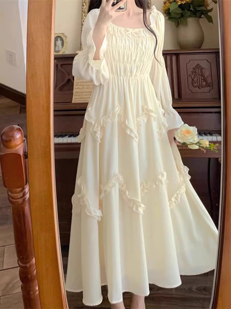 法式方领白色长袖连衣裙子女早秋季高级感气质收腰显瘦温柔风长裙