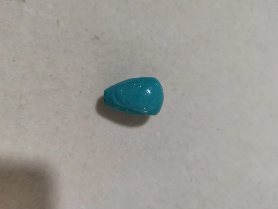 绿松石雕刻三通吊坠