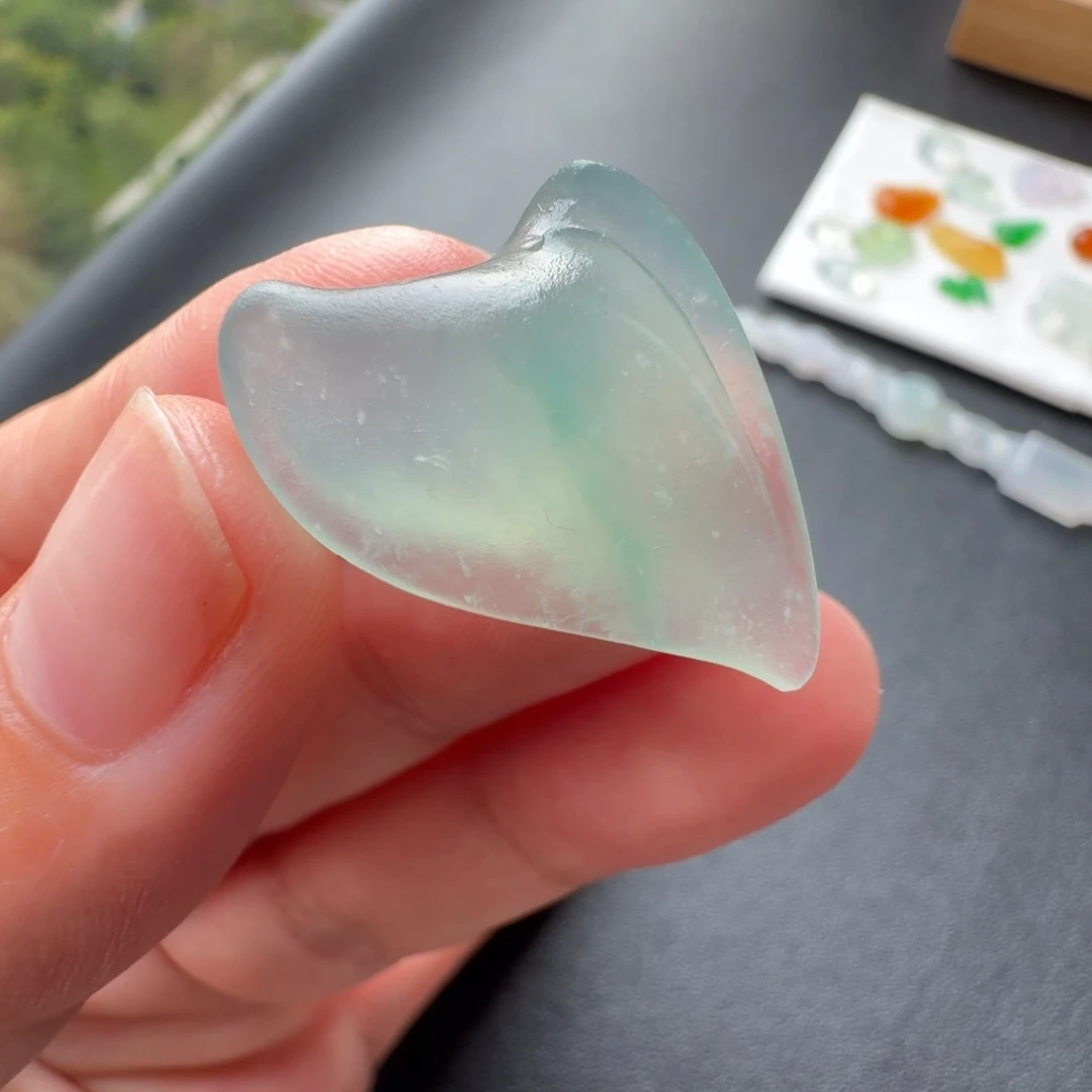 定制翡翠未镶嵌冰种蓝底随行