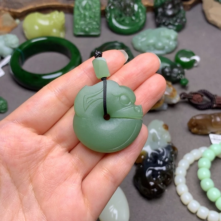 敏***和田玉未镶嵌颈饰