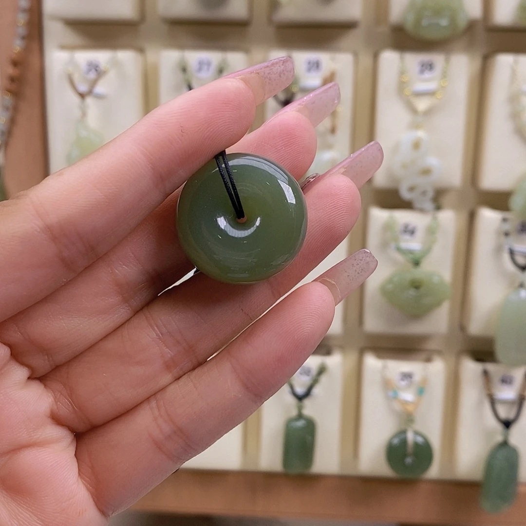 依***杉颈饰未镶嵌和田玉