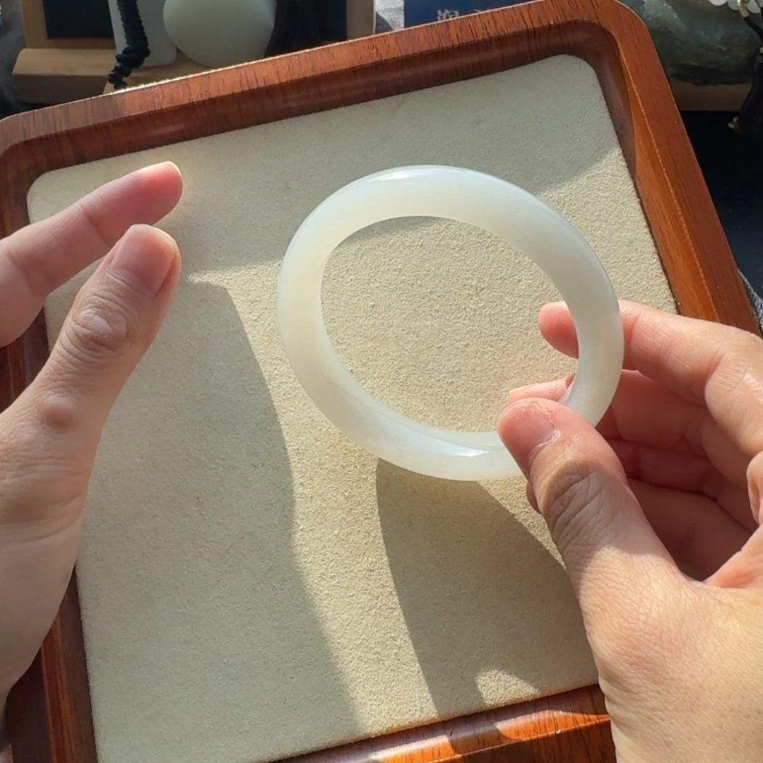 和田玉未镶嵌手镯