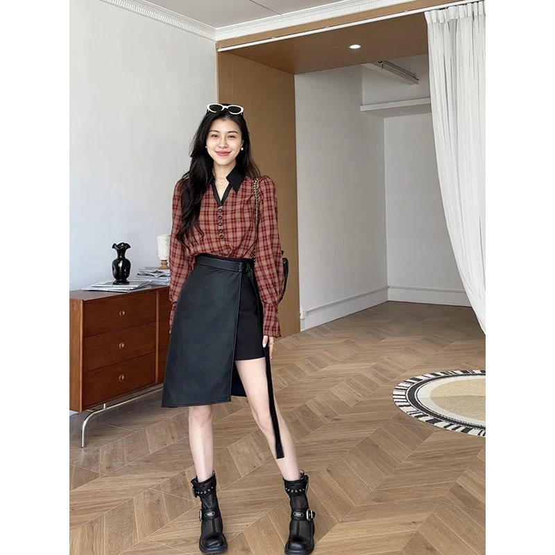 张阿星【雅痞格调】红格港风V领遮肉衬衫+不规则皮半裙  W425A11735