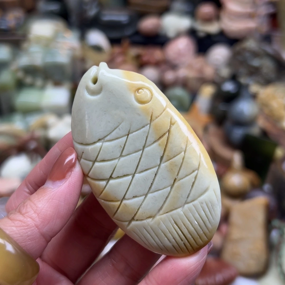 岫玉未镶嵌颈饰辽阳料鱼