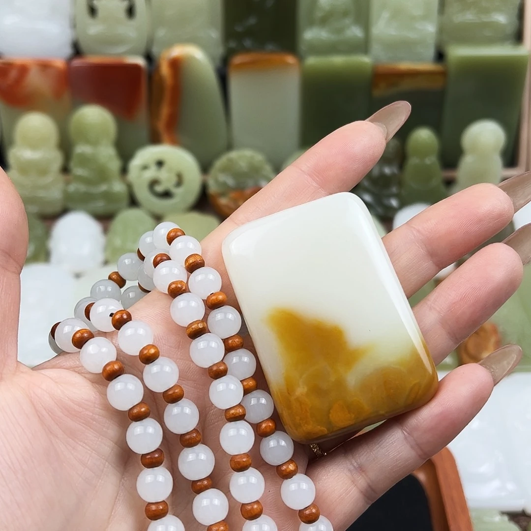 经典白带黄皮平安牌吊坠