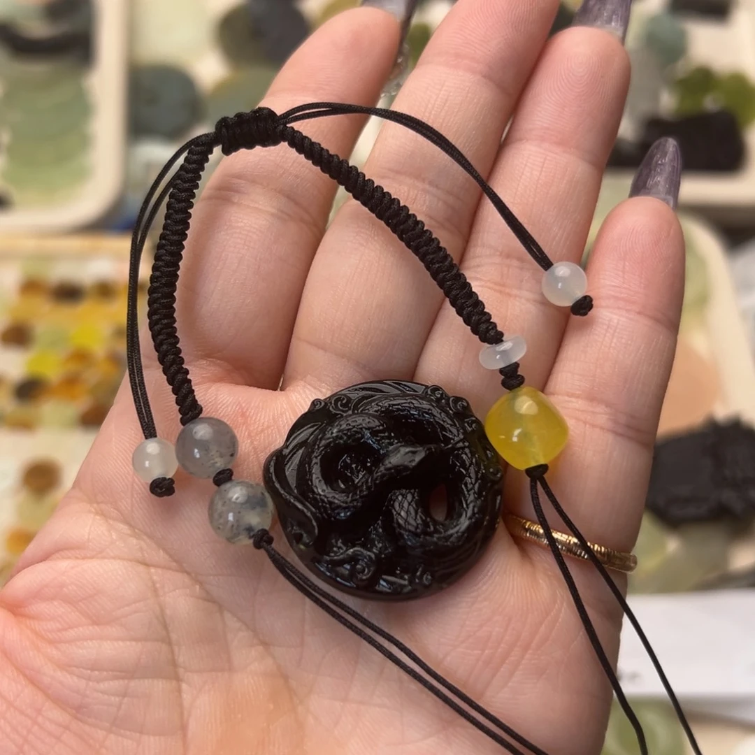 蛇纹石玉颈饰合金