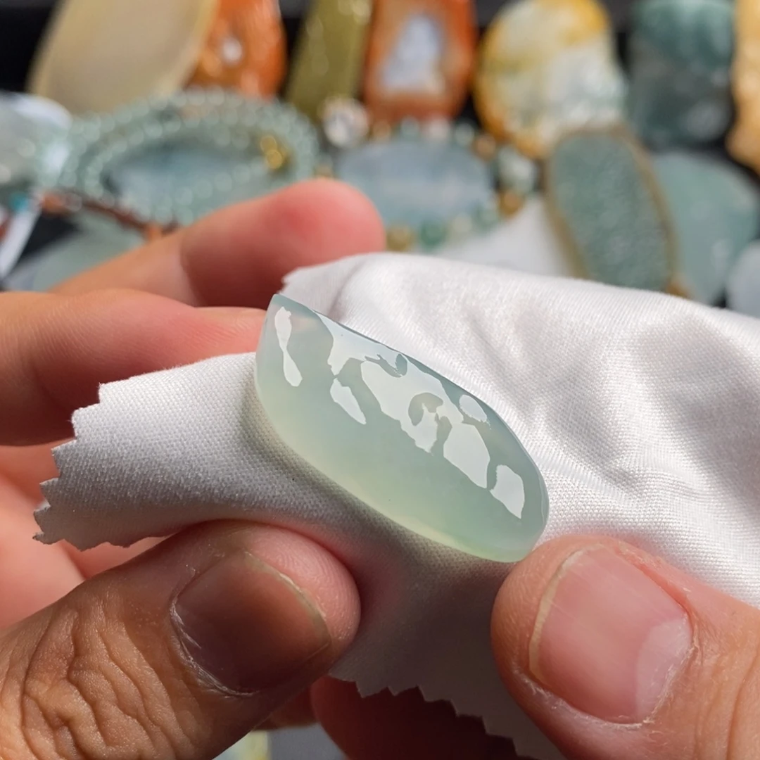 定制翡翠未镶嵌冰胶随形