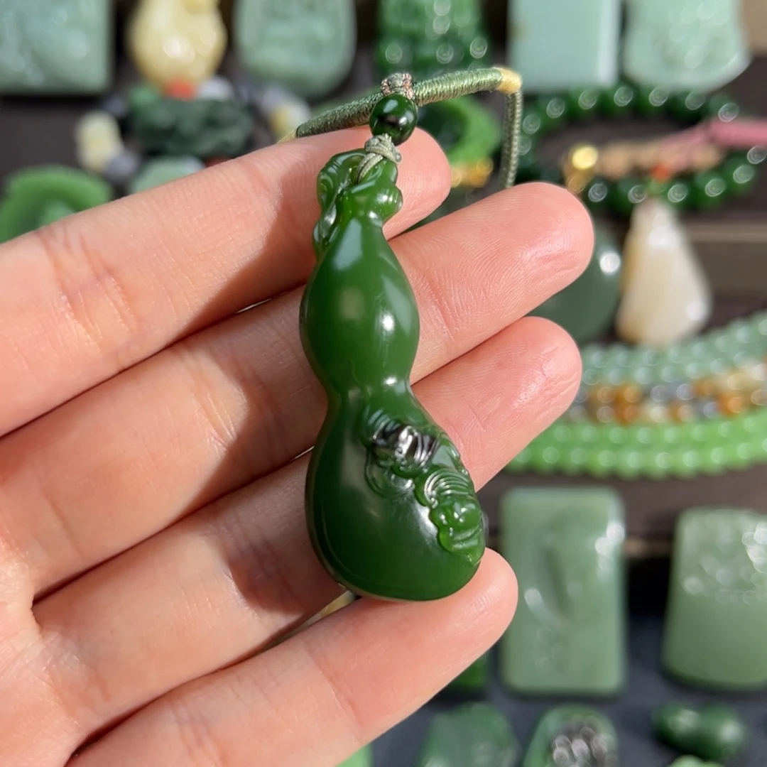 和田玉挂件未镶嵌菠菜绿葫芦定制