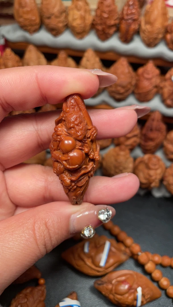 好看的御龙大圣橄榄核