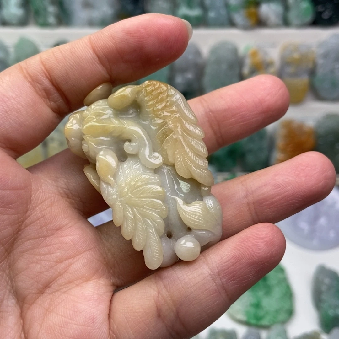 翡翠未镶嵌吊坠(赠链)