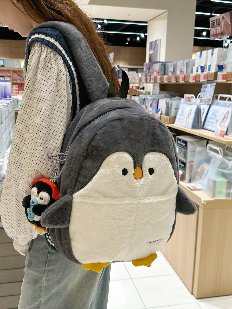 毛绒绒双肩包可爱小企鹅鲨鱼海豹卡通搞怪背包学生百搭初高中书包