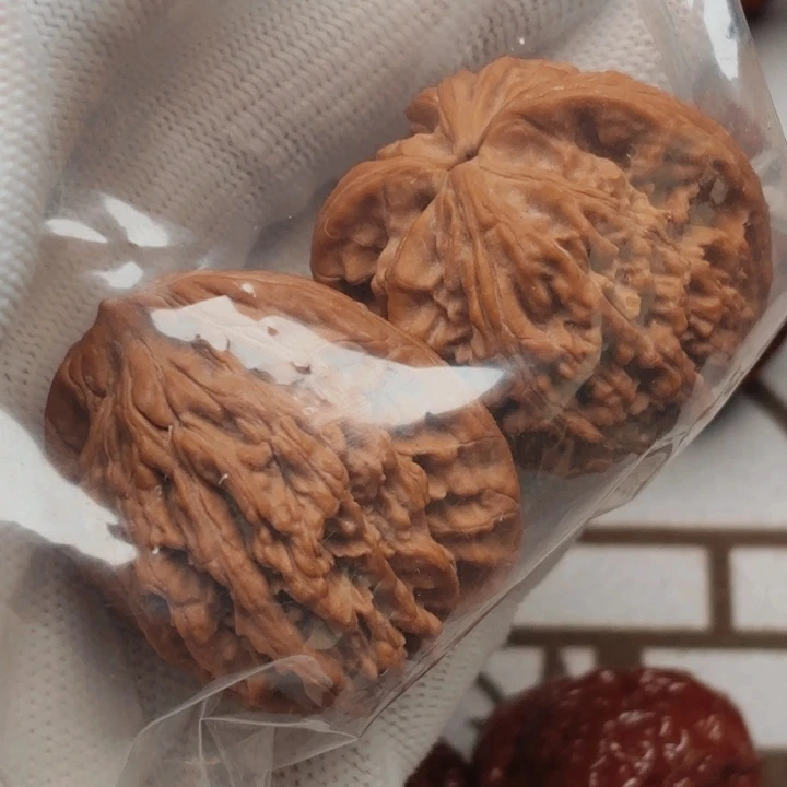 桃核吊坠虎头核桃