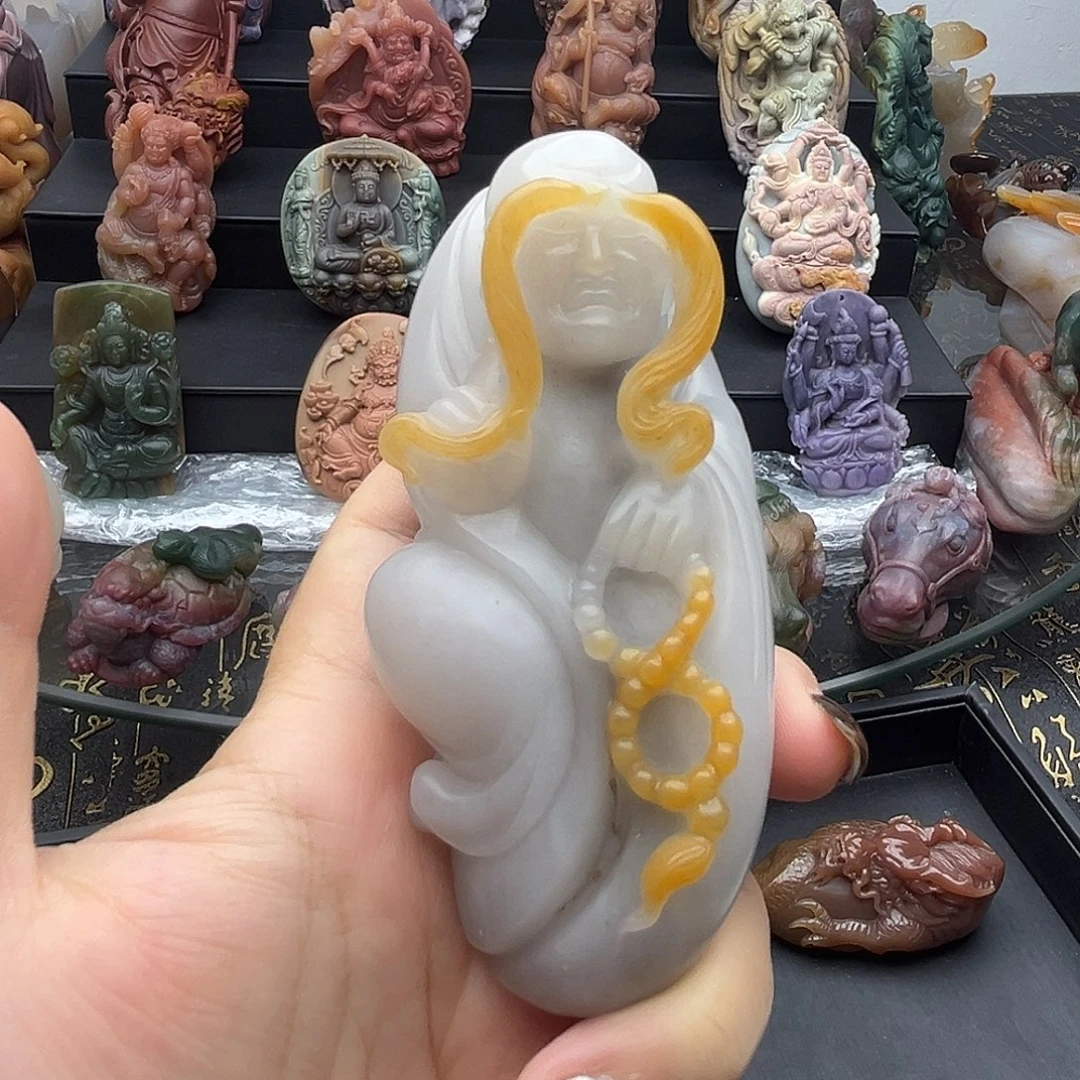 颈饰未镶嵌石英质玉