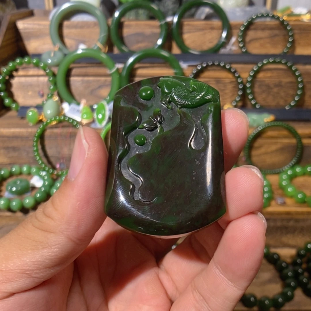 【闪购商品】吊坠(不含链)未镶嵌和田玉俄七红皮老料连年有余