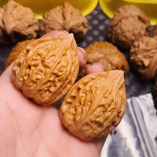 用****3文玩核桃瓷瓶鸭嘴