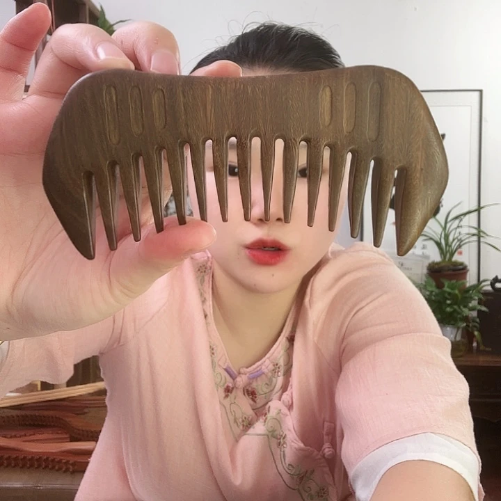 绿檀木大月梳子瑕疵