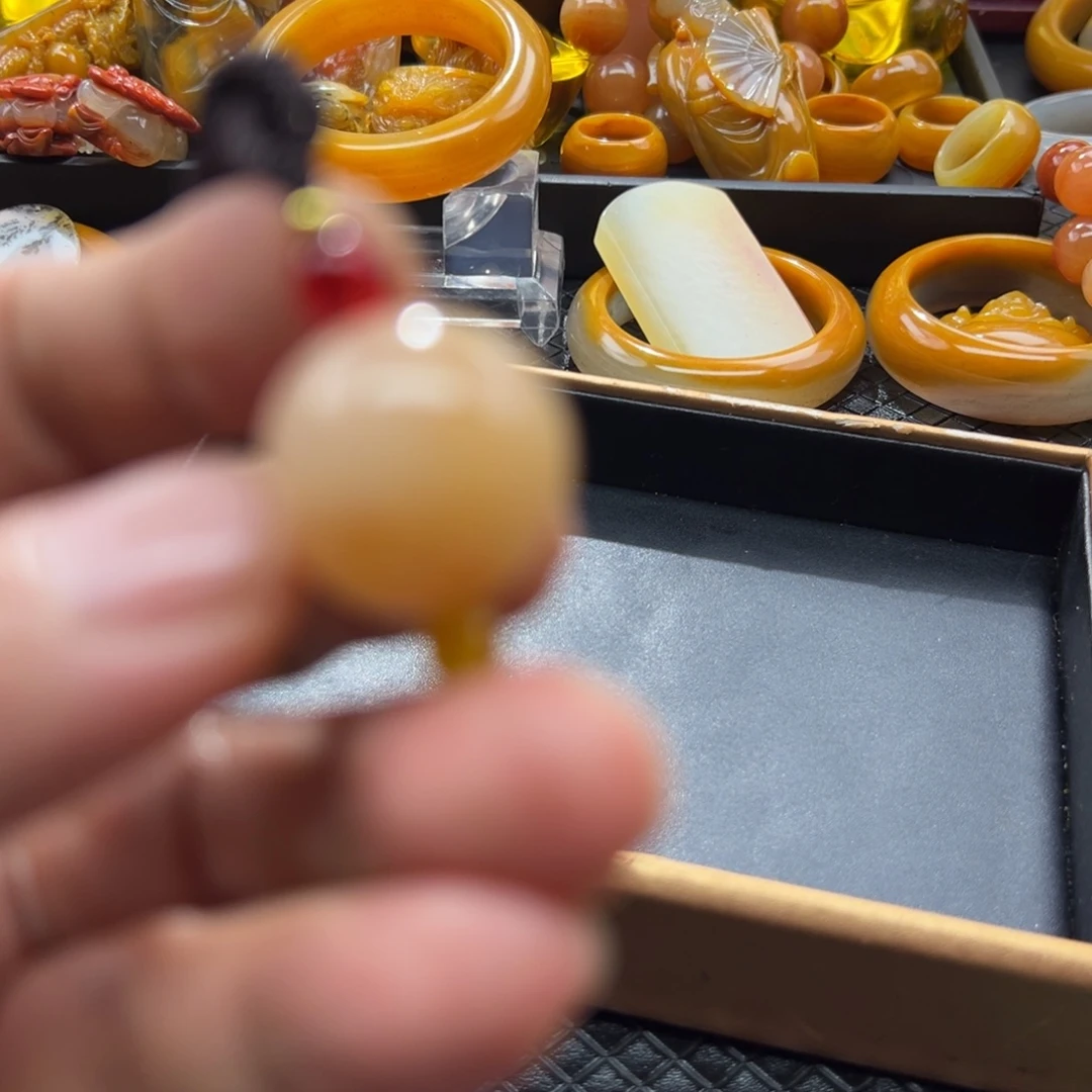 石英质玉未镶嵌颈饰