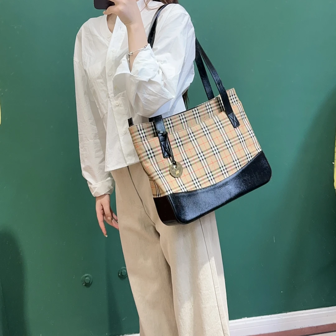 95新 BURBERRY/博柏利 TH777  Nova 黑色 格纹 涂层帆布拼牛皮