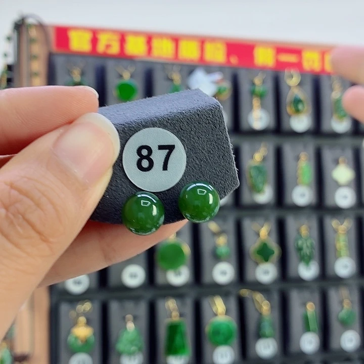 和田玉18K金镶嵌耳饰