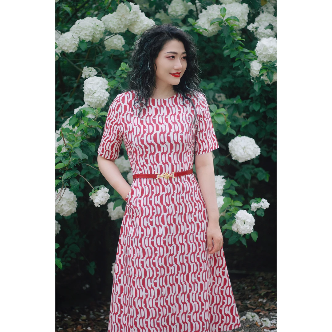 【六丑】新款高级感显瘦圆领短袖红色几何拼印花连衣裙304LYQ0204