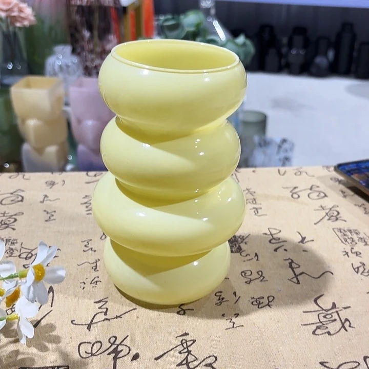 高度18厘米的奶油风花瓶
