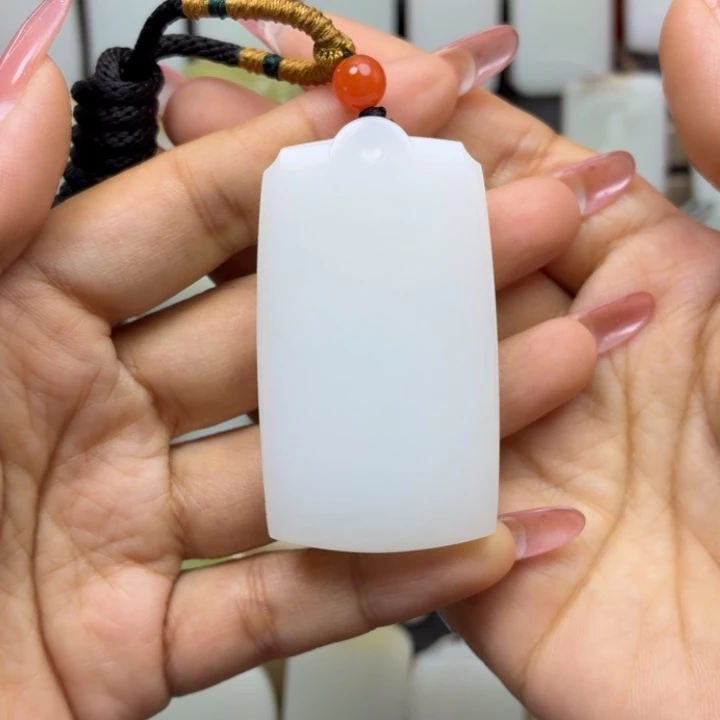 竹***林和田玉未镶嵌颈饰