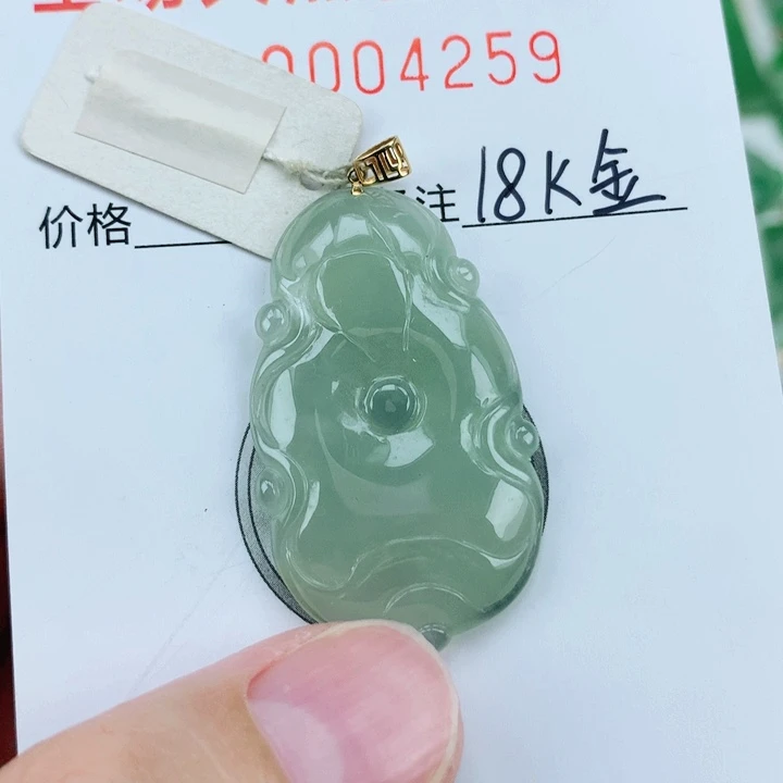 颈饰18K金镶嵌翡翠