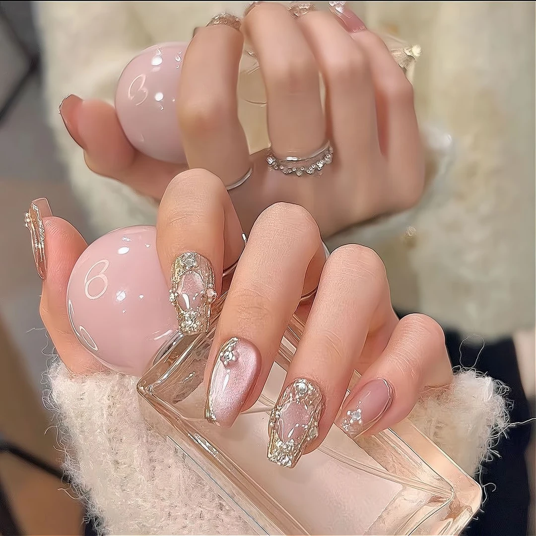 纯手工中长款穿戴甲布契拉提粉晶石猫眼爆闪温柔夏季美甲贴片款式