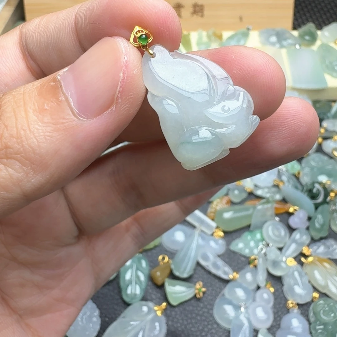 翡翠18K金镶嵌吊坠(不含链)九尾