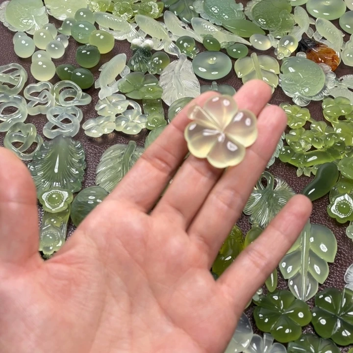 合金蛇纹石玉颈饰