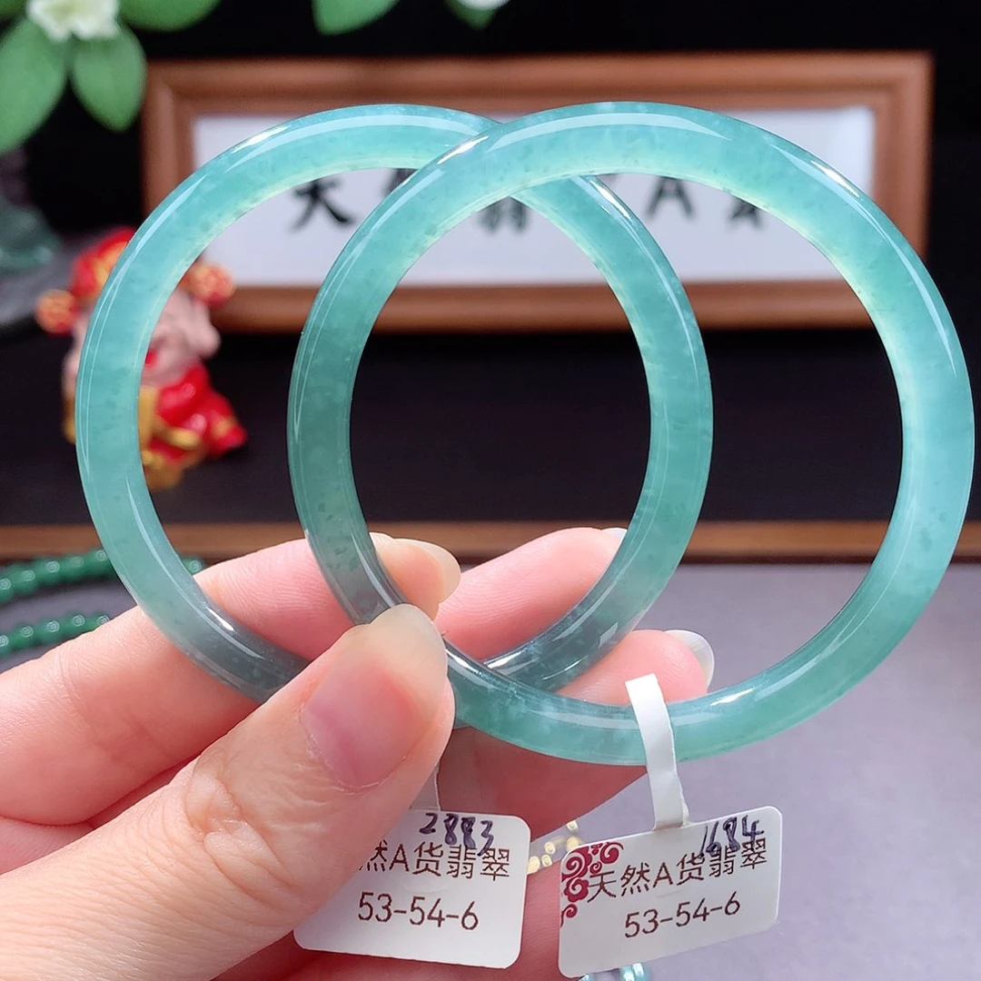 未镶嵌手镯（圆镯）翡翠鉴*