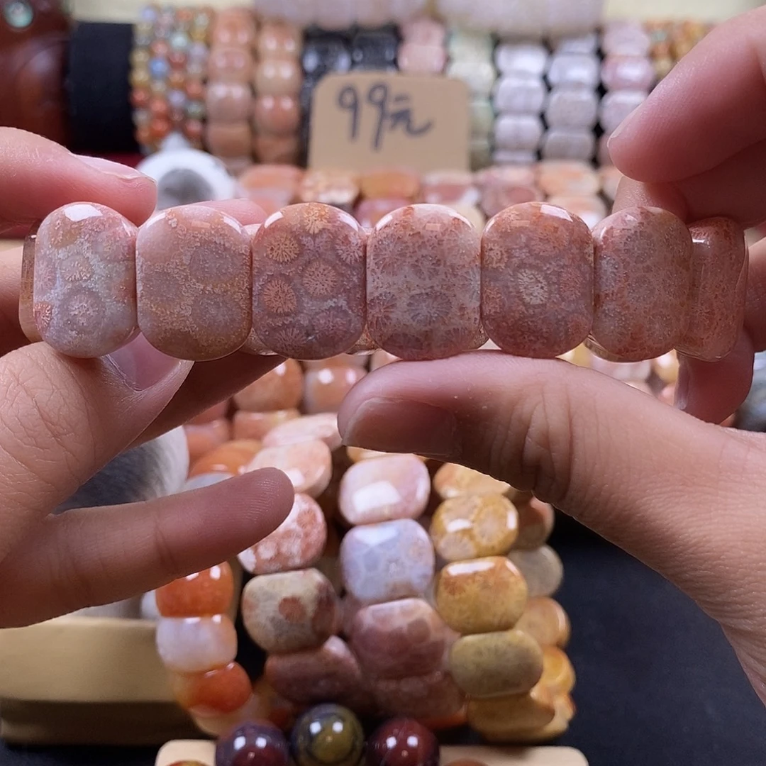 硅化珊瑚（珊瑚玉）未镶嵌手牌粉皮彩花 29