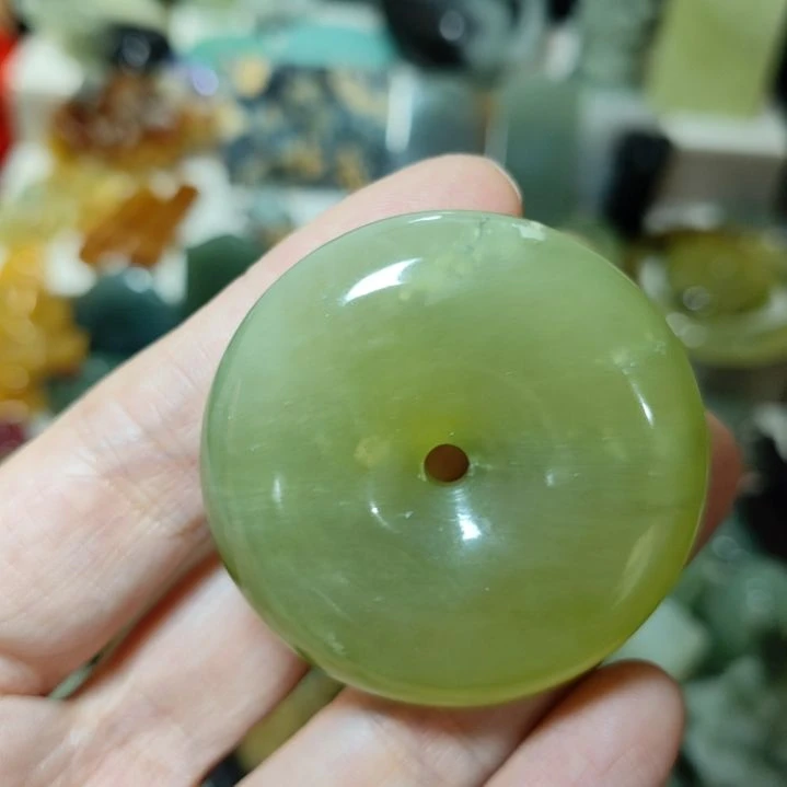 岫玉未镶嵌平安扣