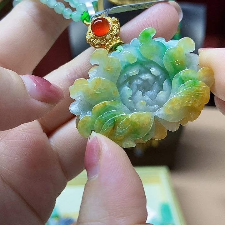 翡翠未镶嵌颈饰吊坠