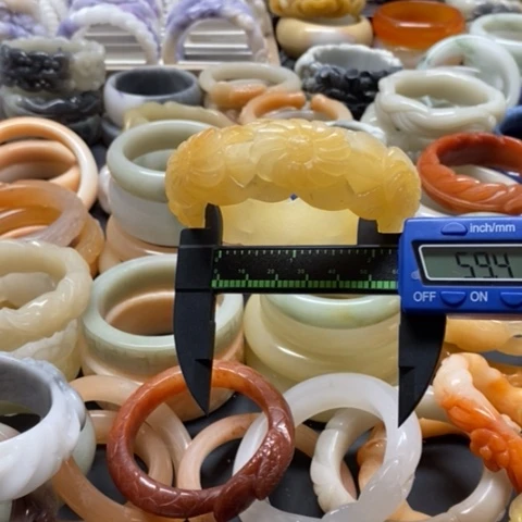 石英质玉手镯未镶嵌百**财