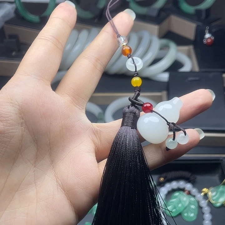 石英质玉（天山翠）未镶嵌车挂俞